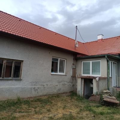Za máj a jún sme dali takúto parádnu strechu v Jesenskom. Počasie potrápilo, ale na druhú stranu sme stretli super ľudí.